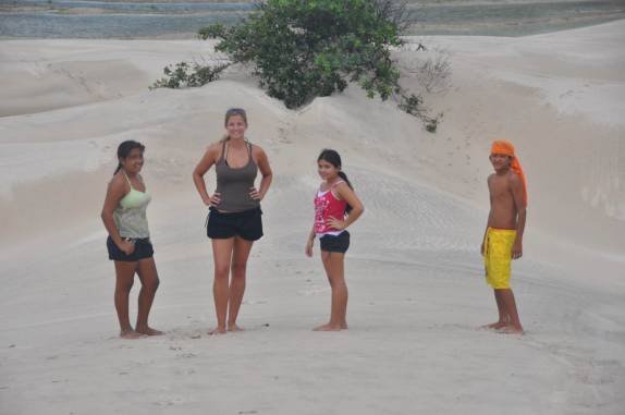 Caminhando nas dunas da Ilha de Lençóis, nas Reentrâncias Maranhenses - MA